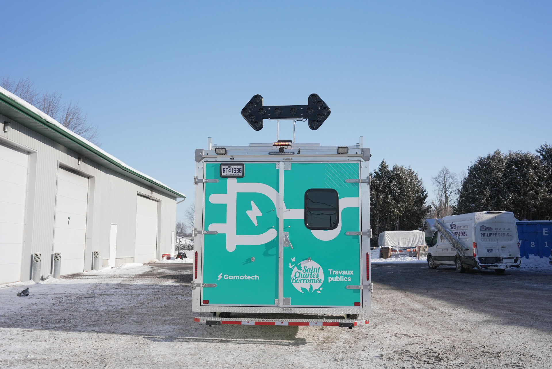 Signalisation trailer deployed on a municipal work zone